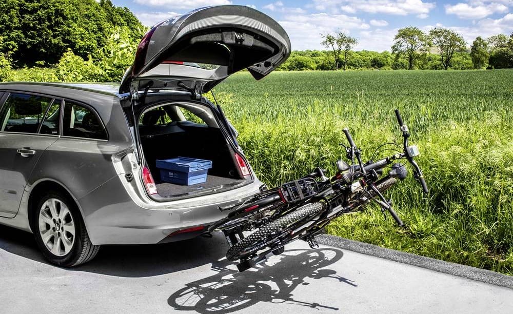 Présentation du basculement du porte-vélo Eufab Premium 2 chargé avec 2 vélos
