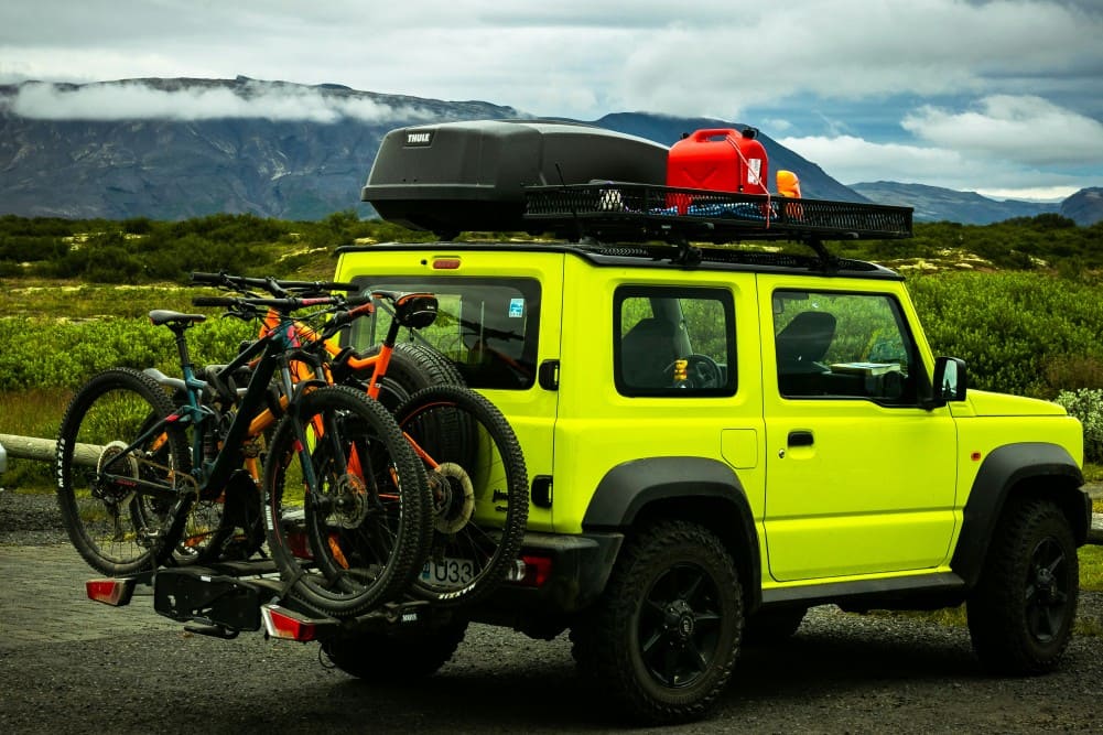 4x4 transportant des vélos avec un meilleur porte-vélo attelage 3 vélos