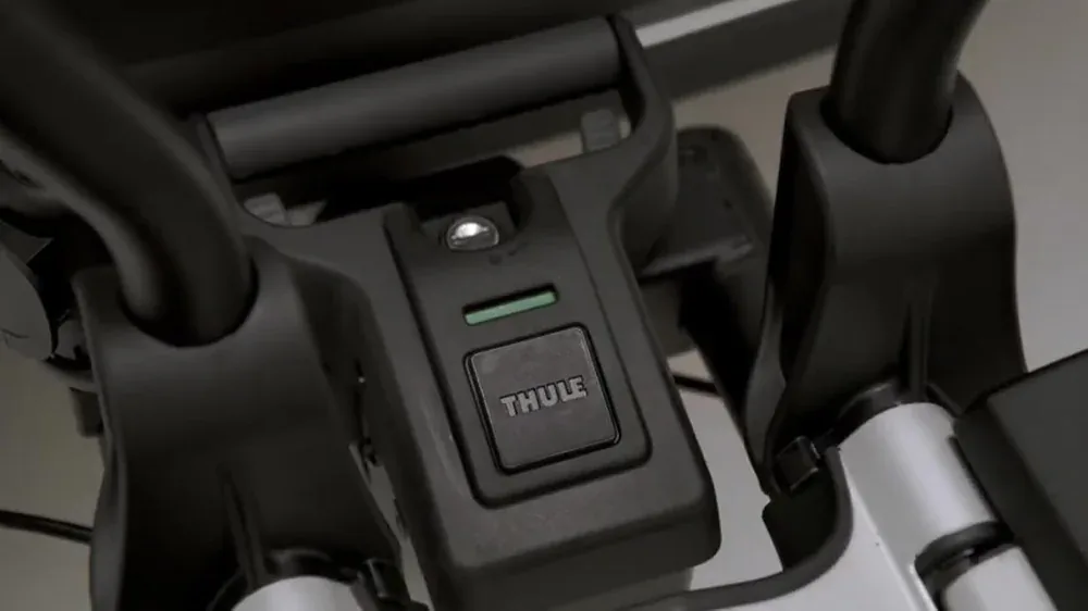 Détail de la fixation sur attelage Thule EasyFold XT F 2