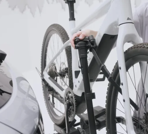 Vue en détail de la fixation des cadres sur le Thule OutPace 2